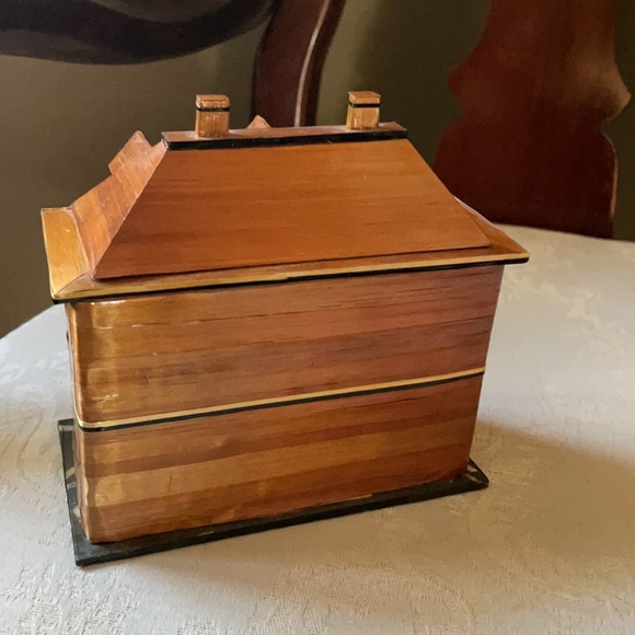 Vintage Victorian colonial bamboo, straw, wheat house opens into a trinket box - Picture 3 of 14